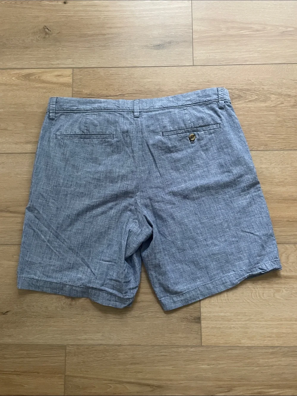 Banana Republic Men’s 36 Light Blue Chambray Flat-Front Shorts